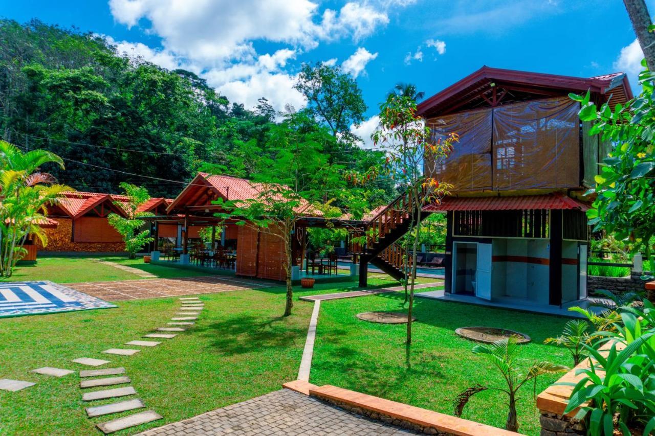 Uma Garden Kandegedara Hotel Matugama Exterior photo